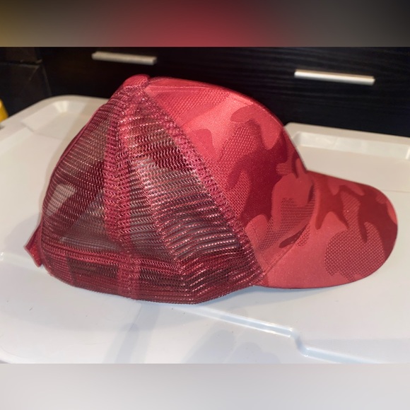 Maroon Camo Ballcap - NEW! -Mesh Back w Ponytail Hole, Adjustable - Picture 2 of 4